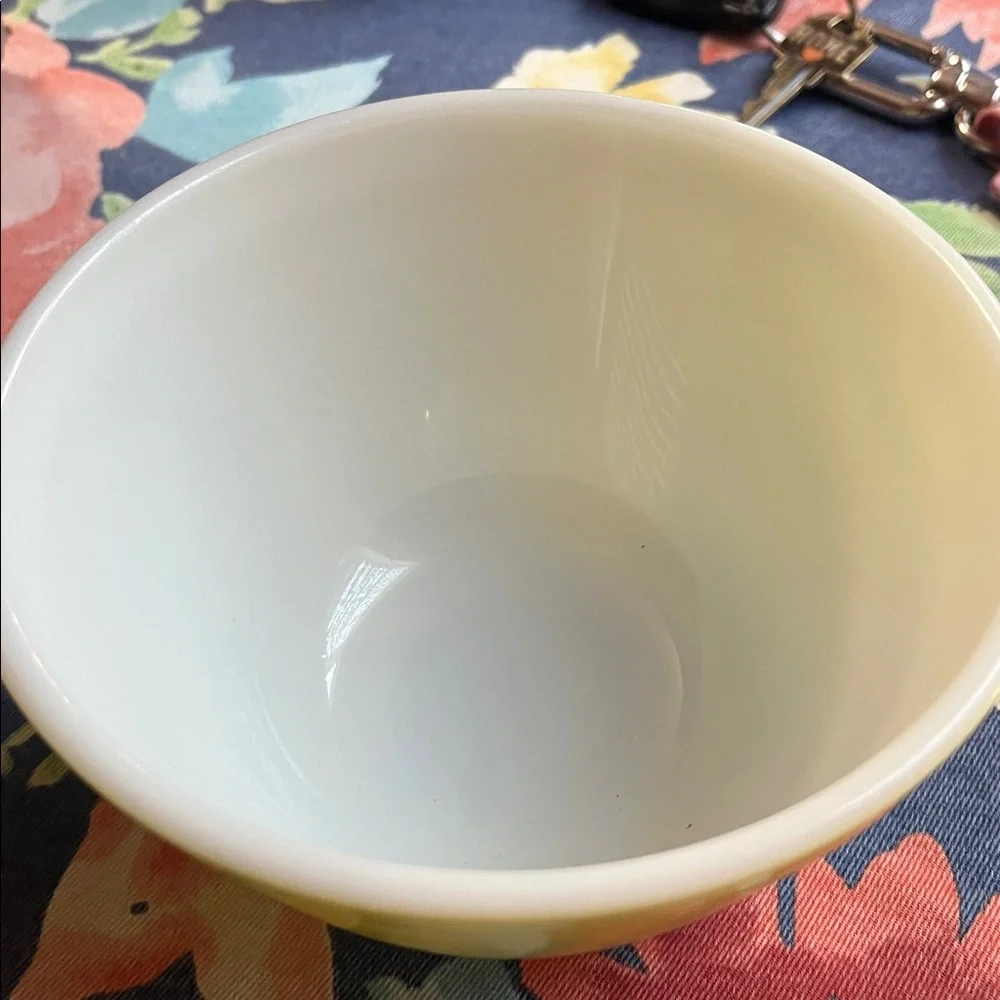 Small 1.5 pint Pyrex #401 ovenware yellow and white mixing bowl